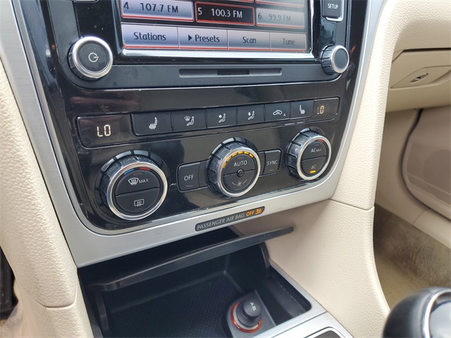 2012 Volkswagen Passat SE photo 17