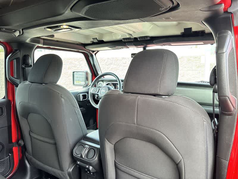 2023 Jeep Wrangler Sahara photo 15