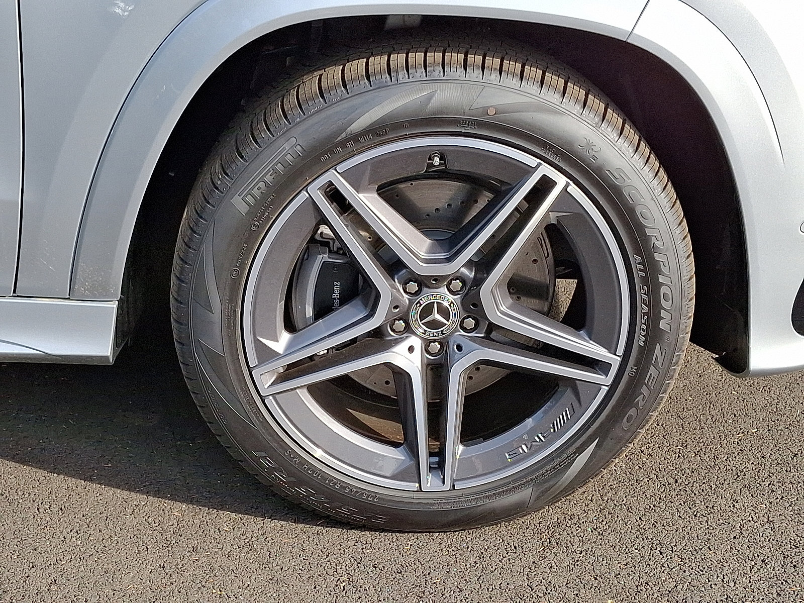2025 Mercedes Benz GLS 450 4MATIC photo 8
