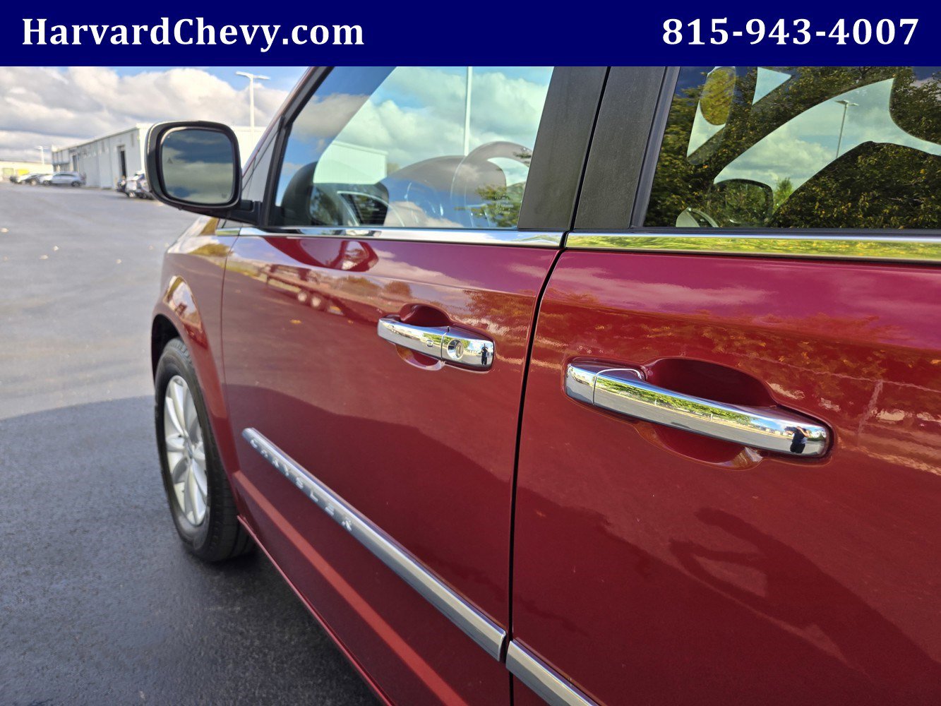 2015 Chrysler Town & Country Limited Platinum photo 30