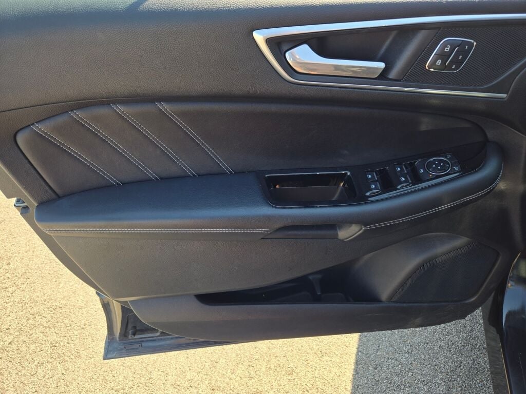 2015 Ford Edge Sport photo 16