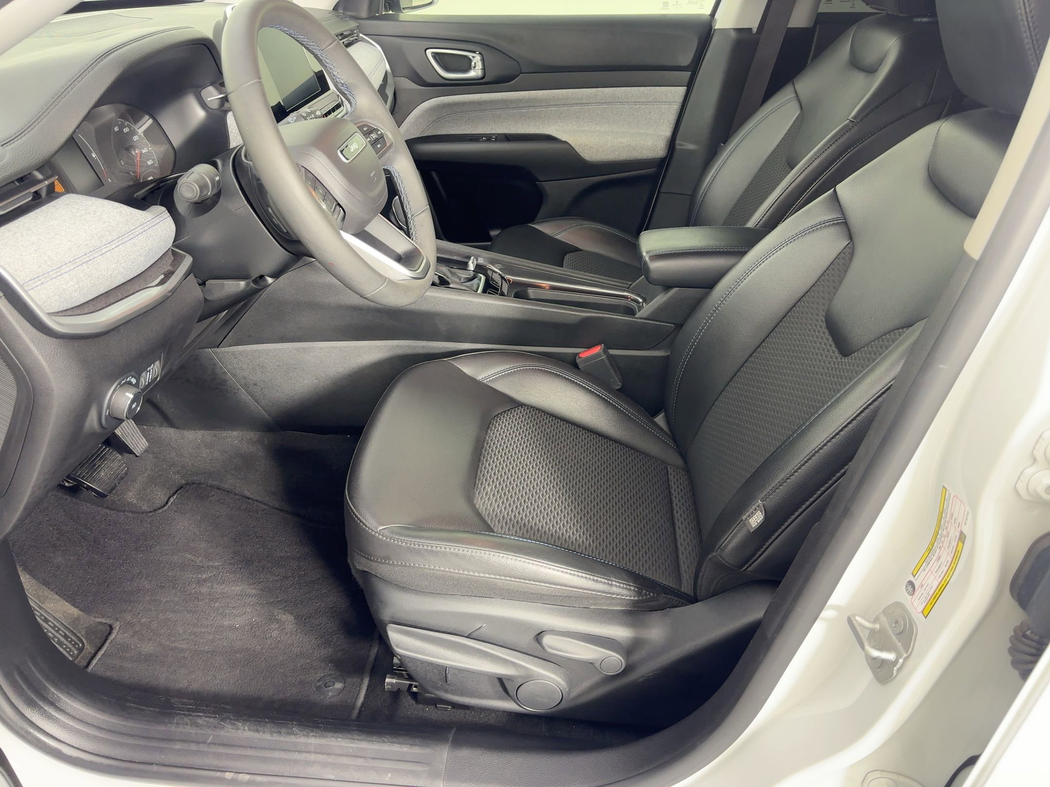 2022 Jeep Compass Latitude photo 4