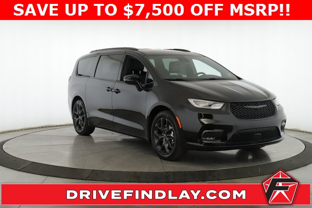 2026 Chrysler Pacifica Select's photo