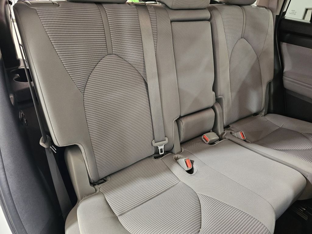 2024 Toyota Highlander LE photo 10