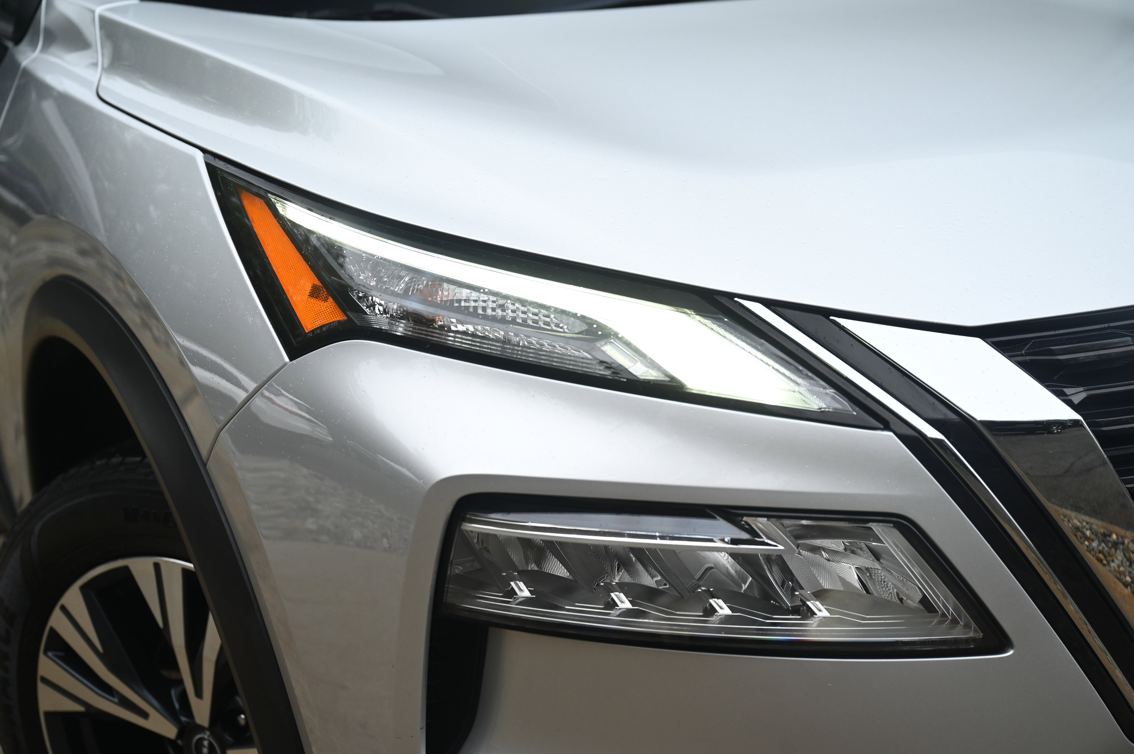 2023 Nissan Rogue SV photo 3