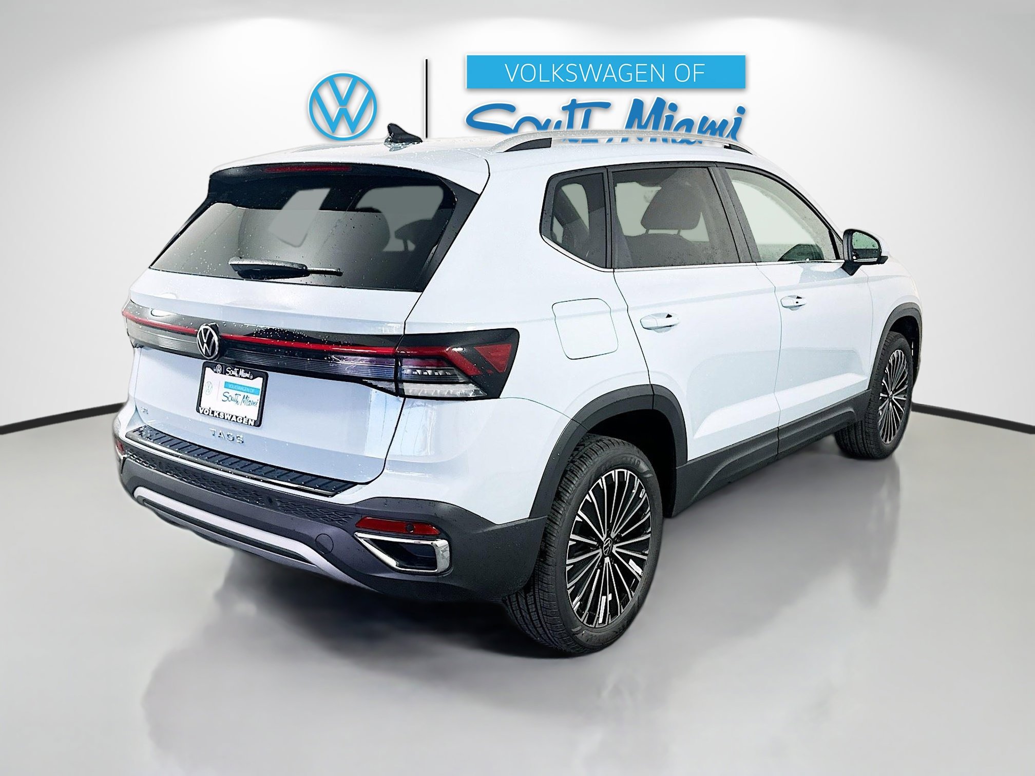 2025 Volkswagen Taos SE photo 4