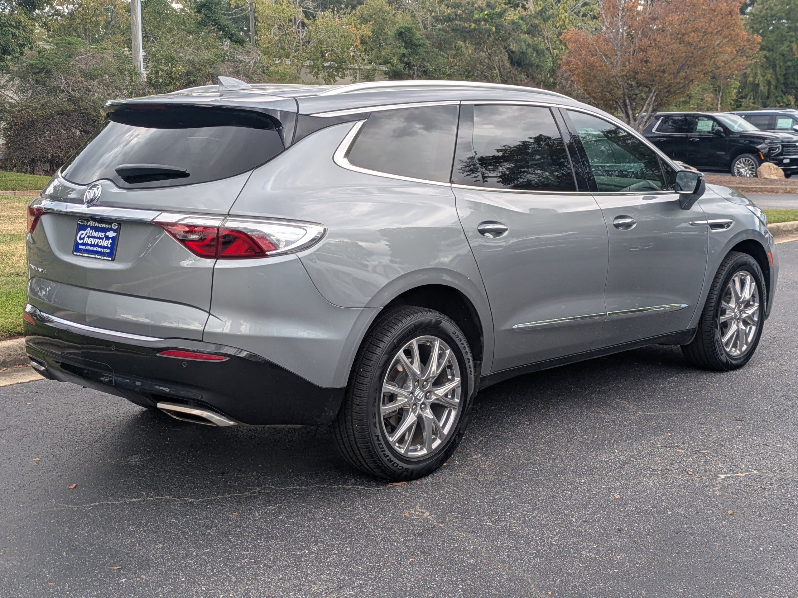 2023 Buick Enclave Essence photo 2