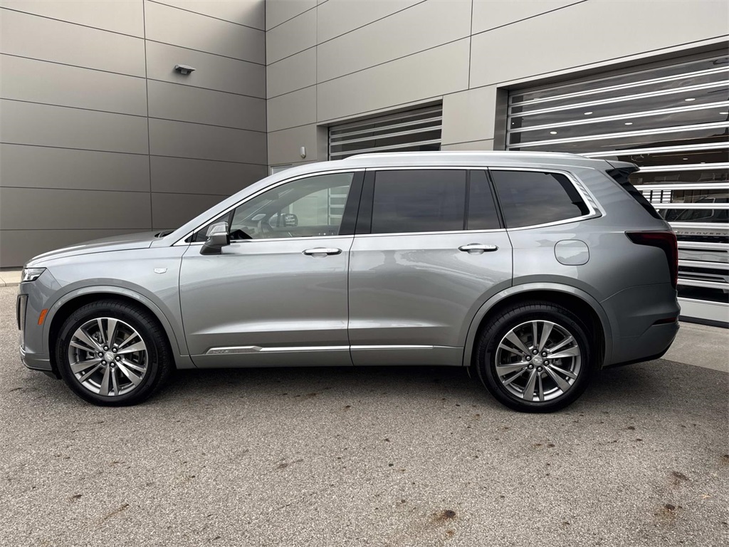 2025 Cadillac XT6 Premium Luxury photo 3