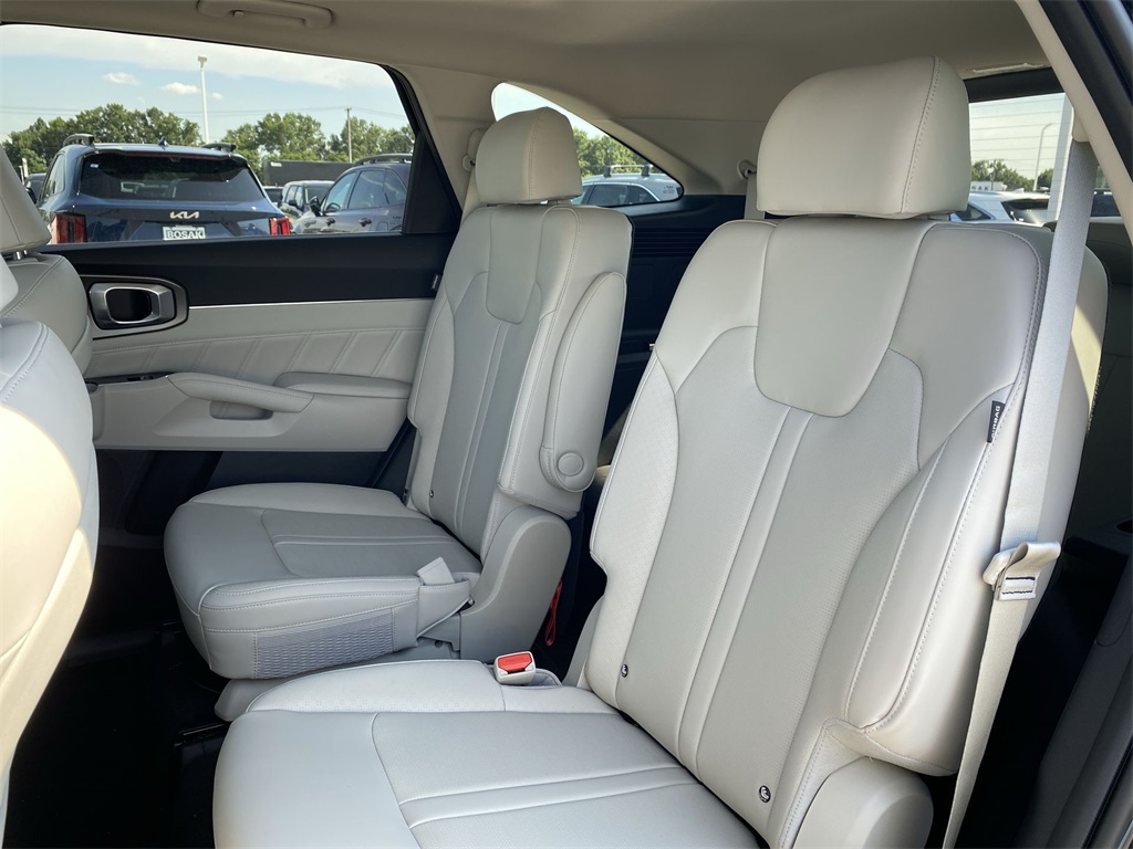2025 Kia Sorento SX photo 6
