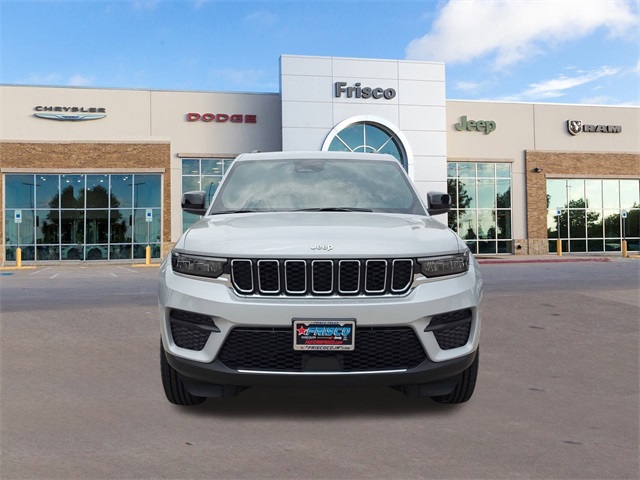 2025 Jeep Grand Cherokee Laredo Altitude photo 8