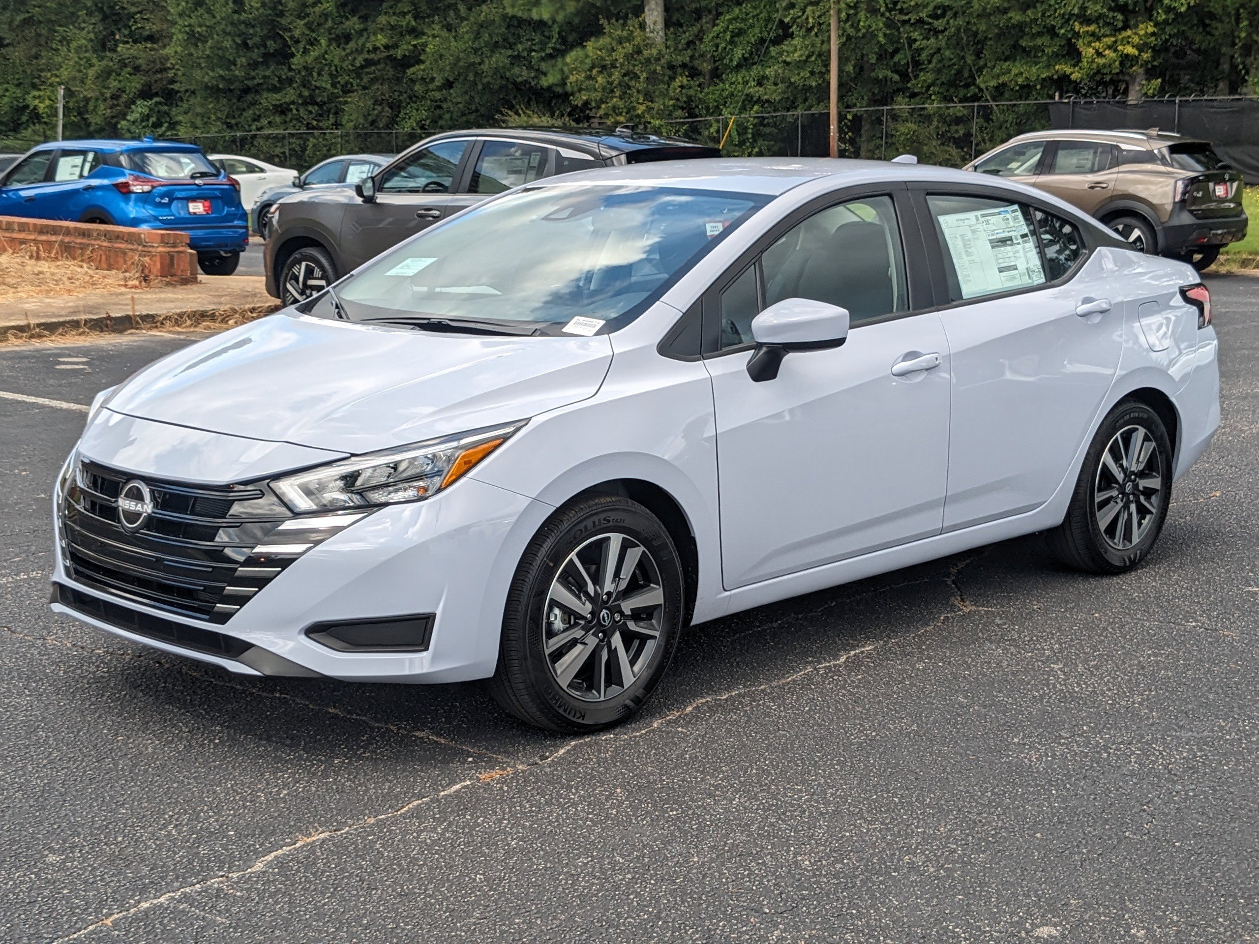 2025 Nissan Versa 1.6 SV photo 3