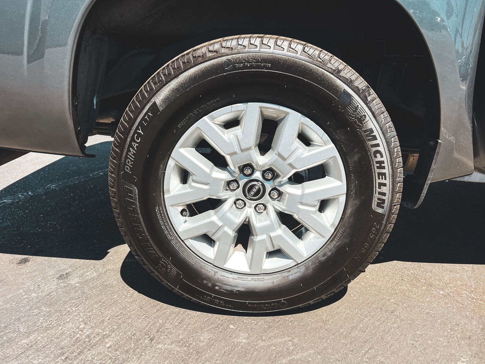 2023 Nissan Frontier SV photo 2