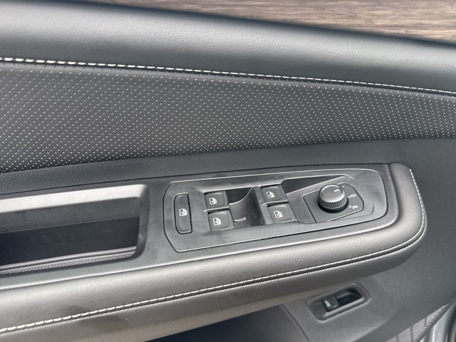 2025 Volkswagen Atlas SEL photo 15