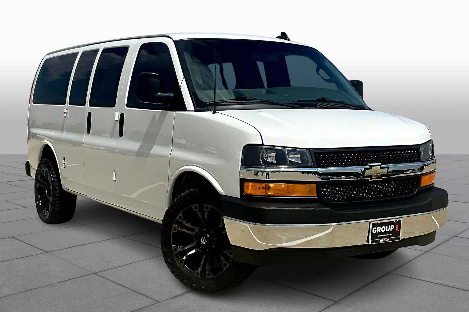 2018 Chevrolet Express Passenger LT photo 2