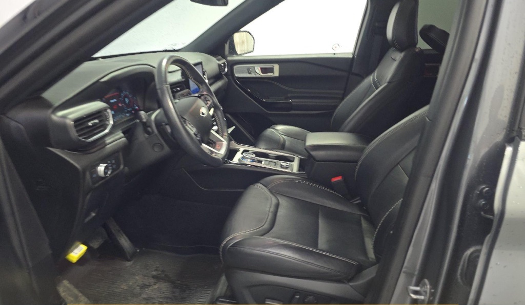 2022 Ford Explorer ST photo 4