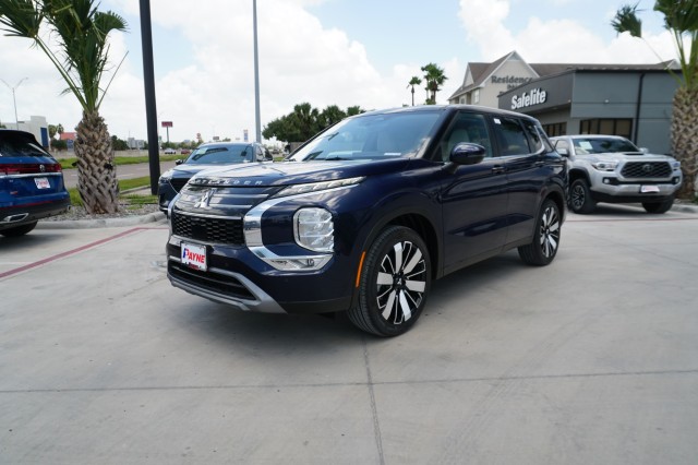 2025 Mitsubishi Outlander SE's photo