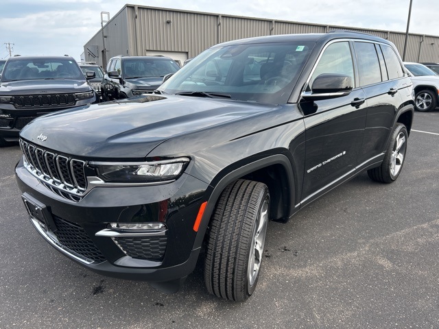 2025 Jeep Grand Cherokee Limited photo 4