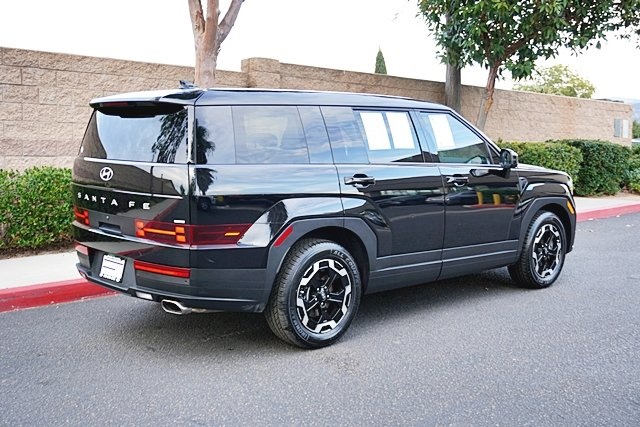 Used 2025 Black Hyundai SE image 7