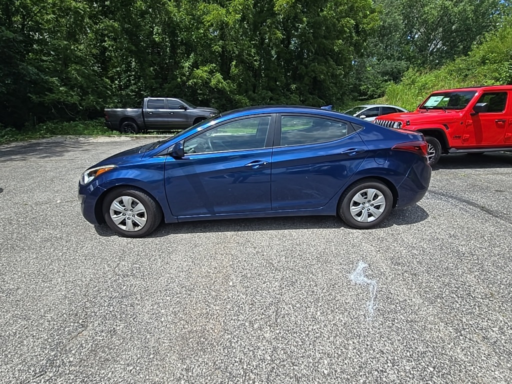 Used 2016 Hyundai Elantra SE with VIN 5NPDH4AE3GH731952 for sale in Kansas City