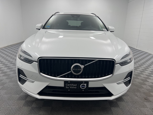 2022 Volvo XC60 B5 Momentum photo 3