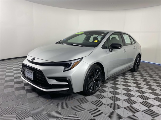 2025 Toyota Corolla SE photo 3