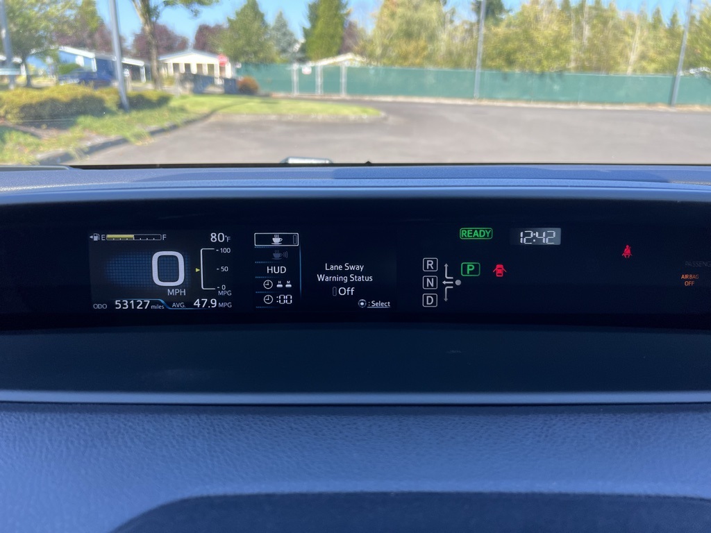 2016 Toyota Prius Four photo 18