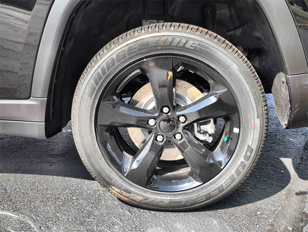 2025 Jeep Grand Cherokee Laredo Altitude photo 9