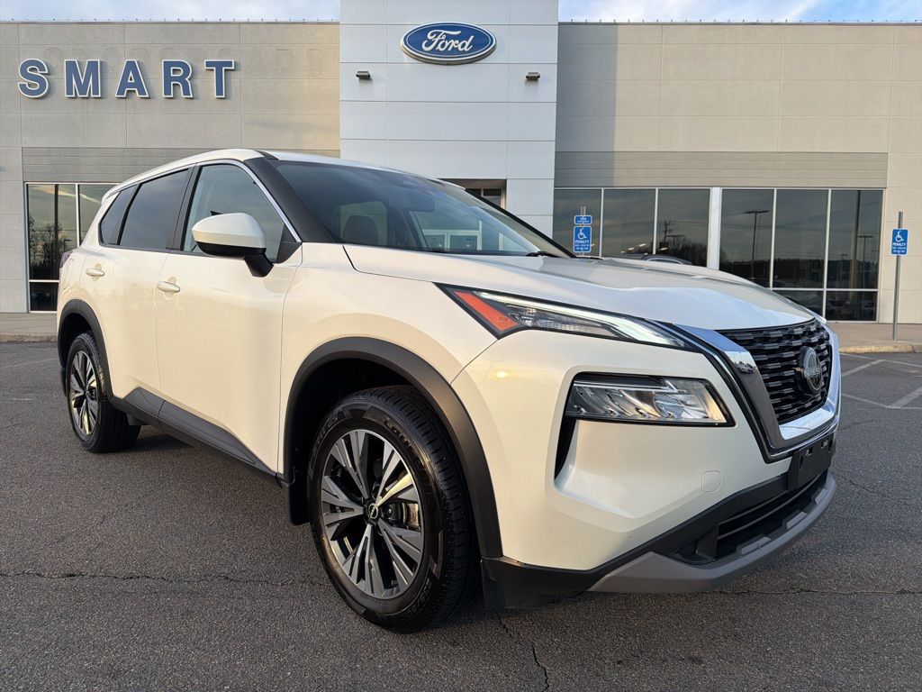 2023 Nissan Rogue SV's photo