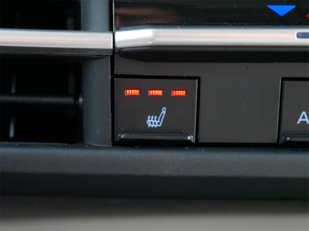 2024 Toyota Sienna XLE photo 24