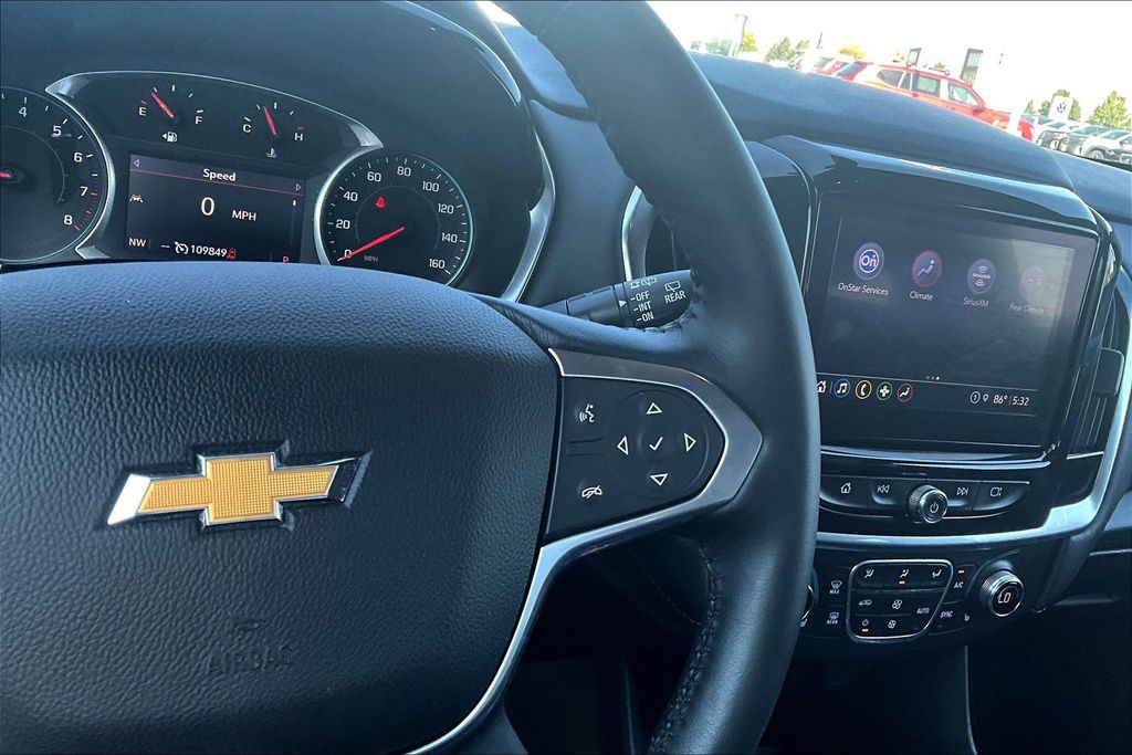 2022 Chevrolet Traverse Leather photo 11