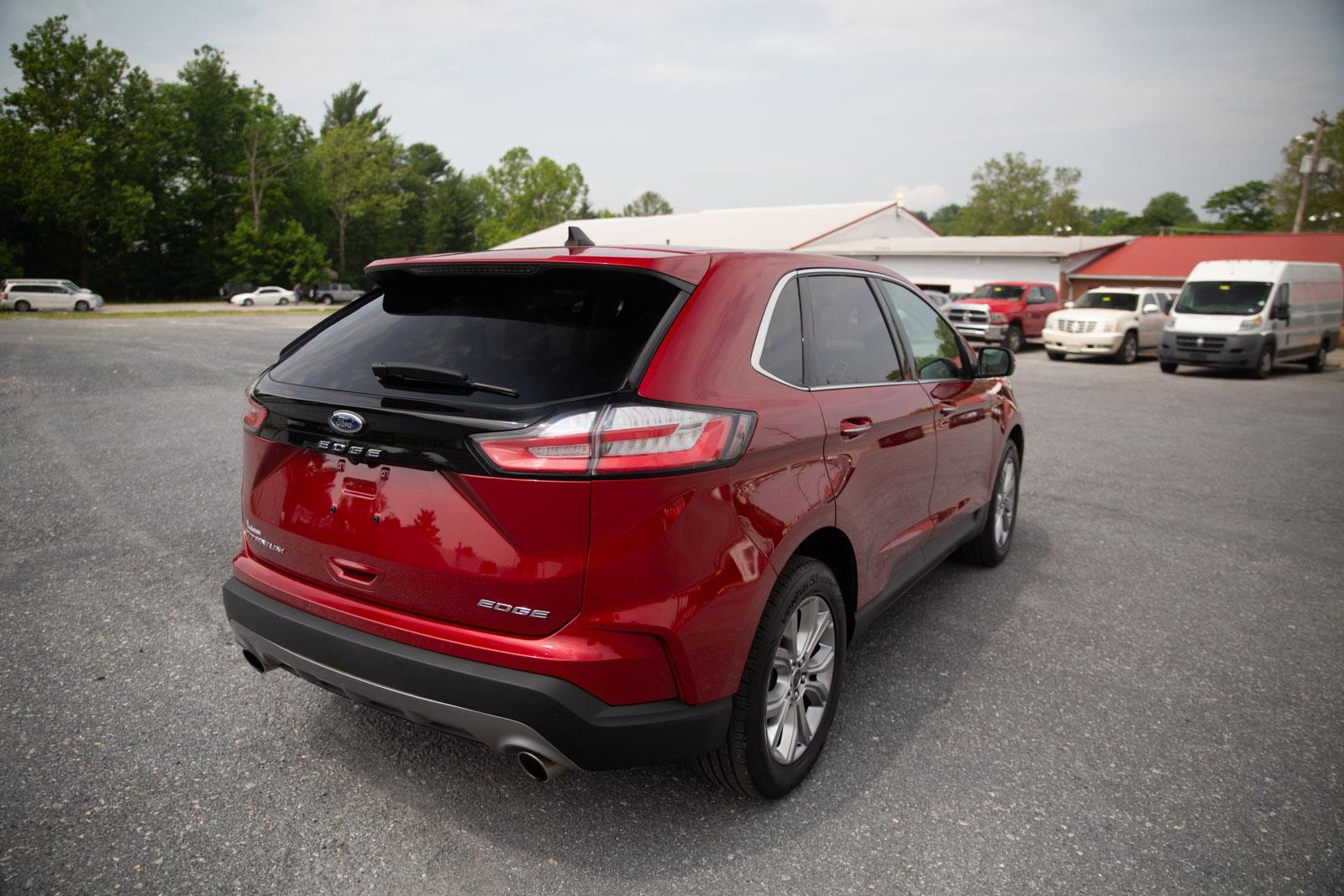 2024 Ford Edge Titanium photo 3