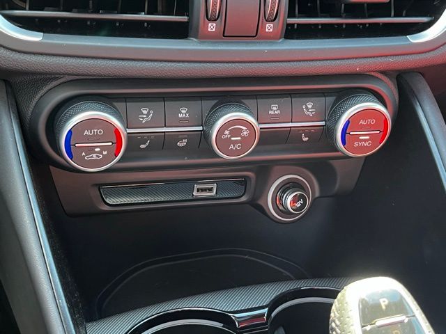 2022 Alfa Romeo Giulia Ti - VELOCE photo 22