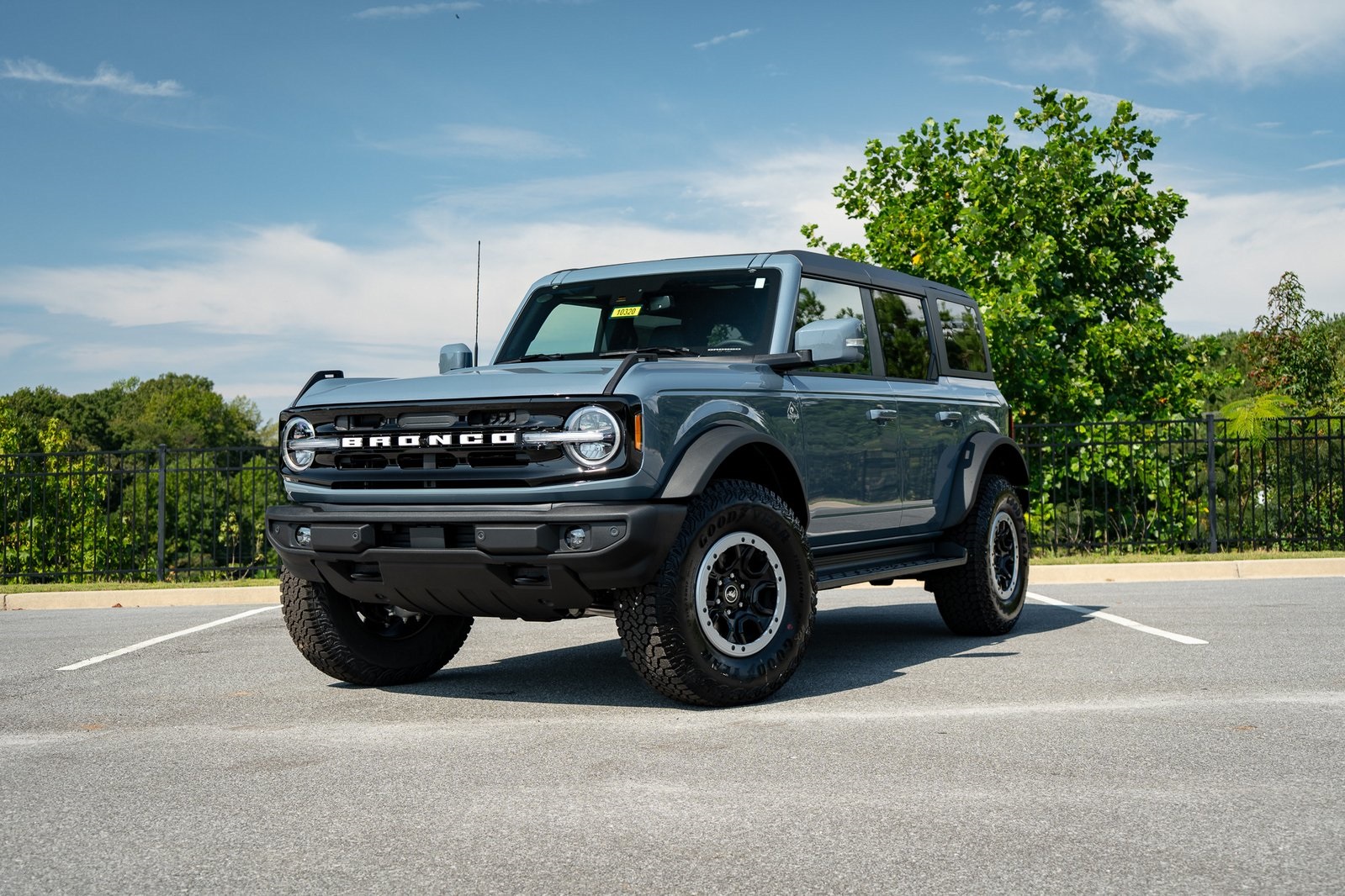 2025 Ford Bronco 4-Door Outer Banks's photo