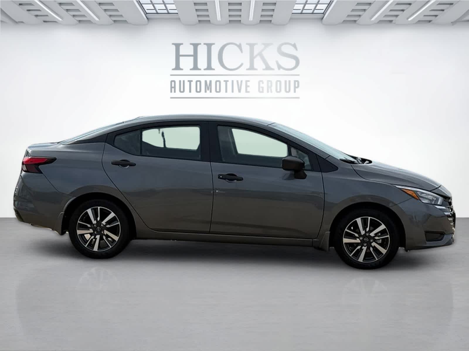 2025 Nissan Versa S photo 4