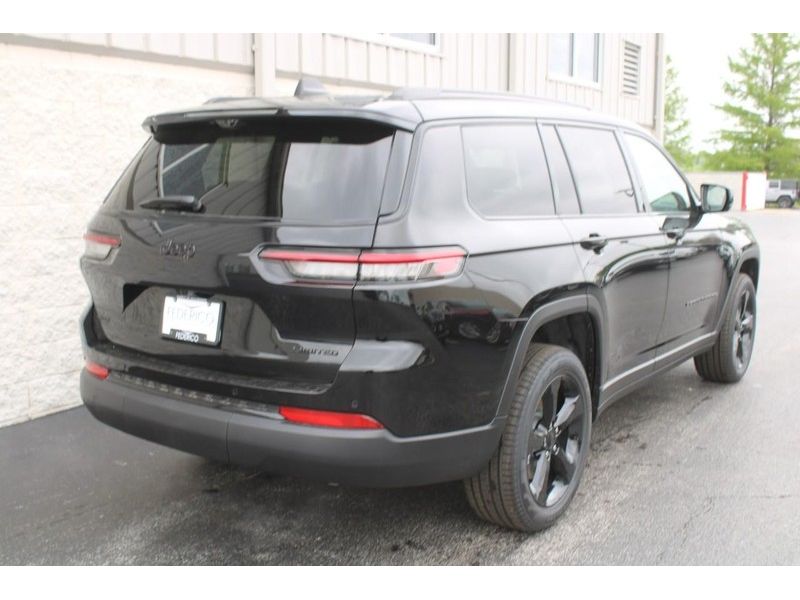 2025 Jeep Grand Cherokee Limited photo 3