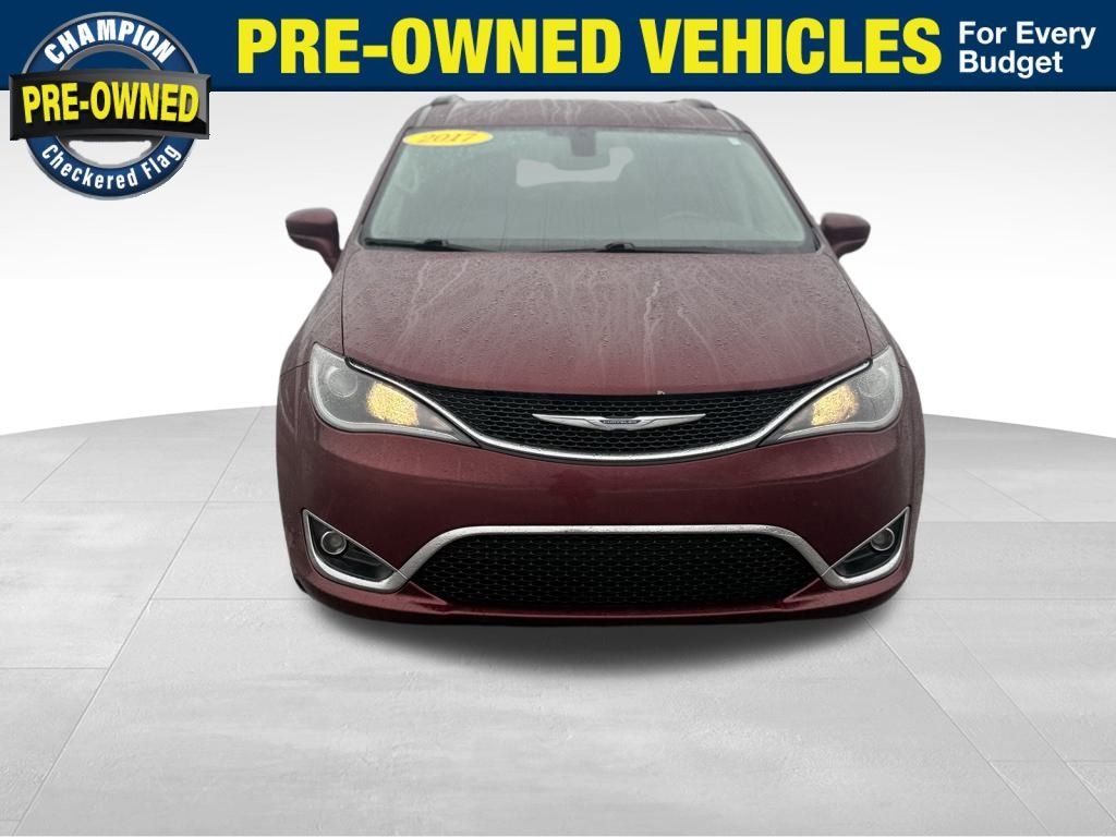 2017 Chrysler Pacifica Touring-L's photo