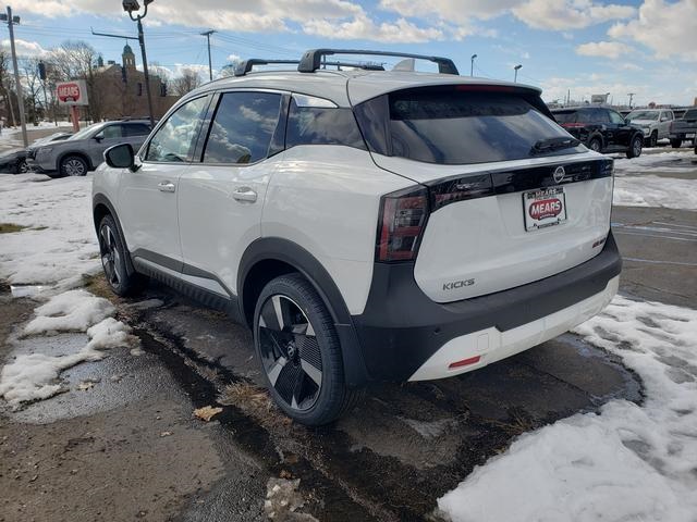 2025 Nissan Kicks SR photo 3