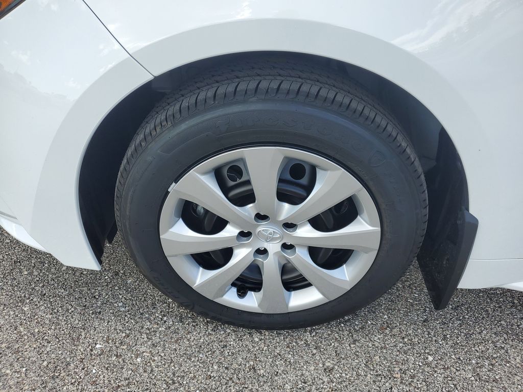 2025 Toyota Corolla LE photo 9