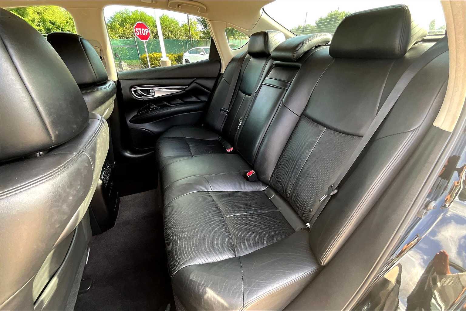2011 Infiniti M37 photo 17