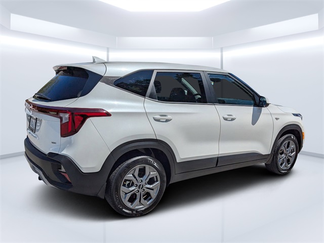 2024 Kia Seltos LX photo 4
