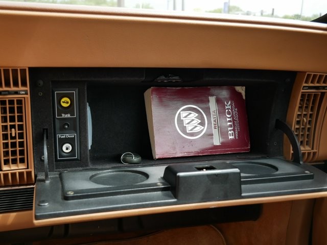 1990 Buick Reatta photo 23