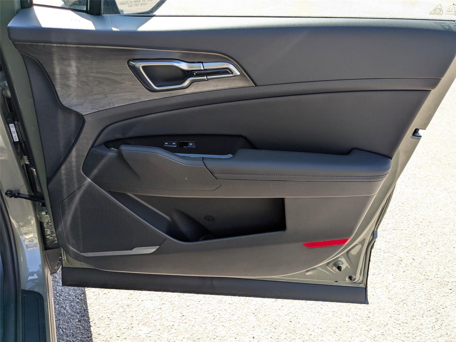 2025 Kia Sportage Plug-In Hybrid X-Line photo 32
