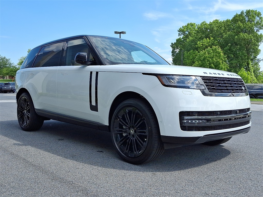 2025 Land Rover Range Rover SE photo 4