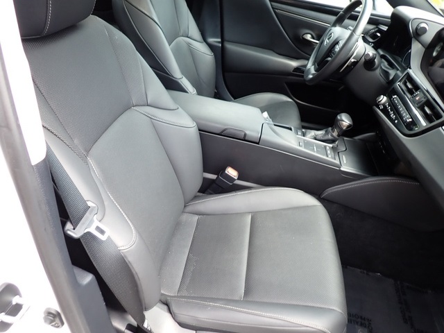 2022 Lexus ES 350 photo 11