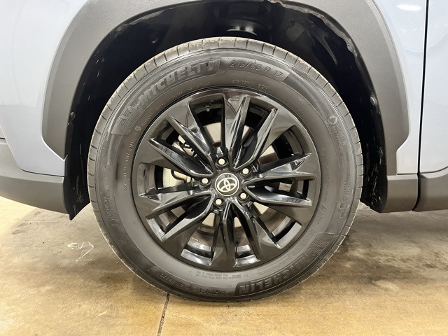 2023 Toyota Corolla Cross LE photo 9