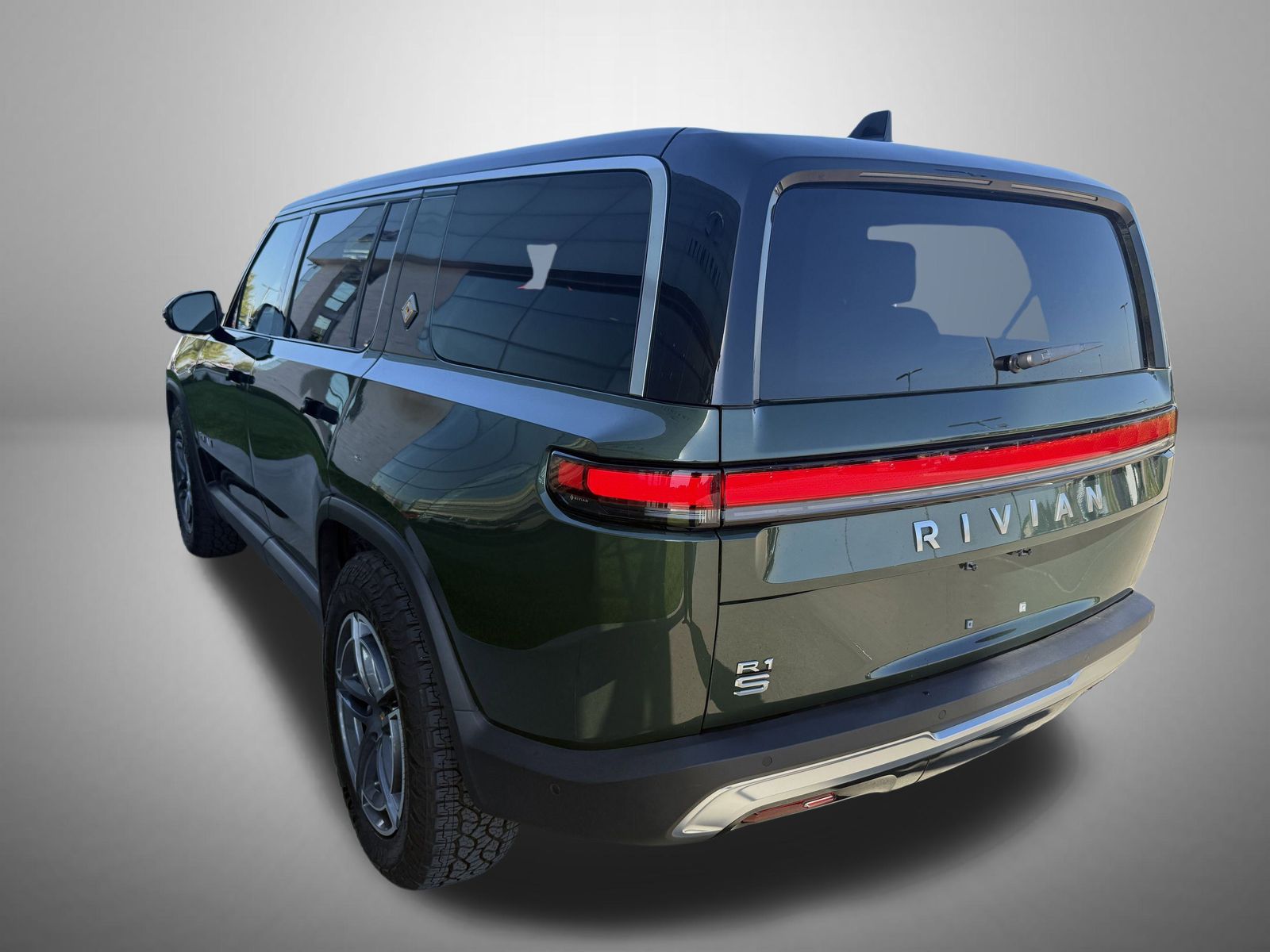 2025 Rivian R1S Adventure photo 4