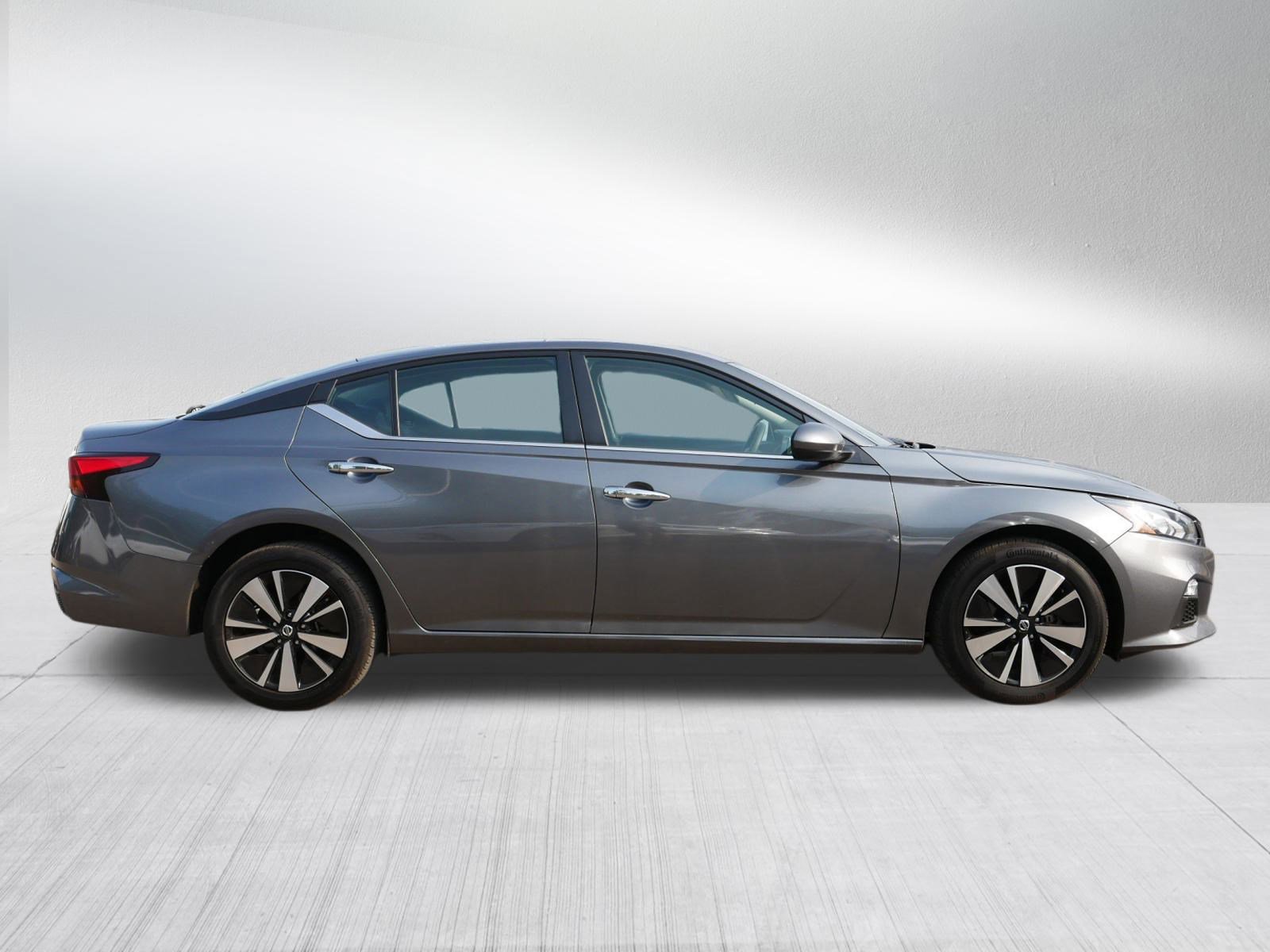2022 Nissan Altima 2.5 SV photo 8