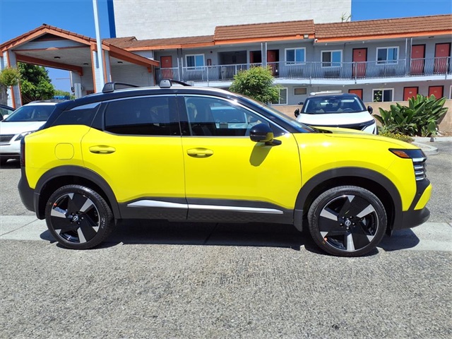 2026 Nissan Kicks SR photo 3