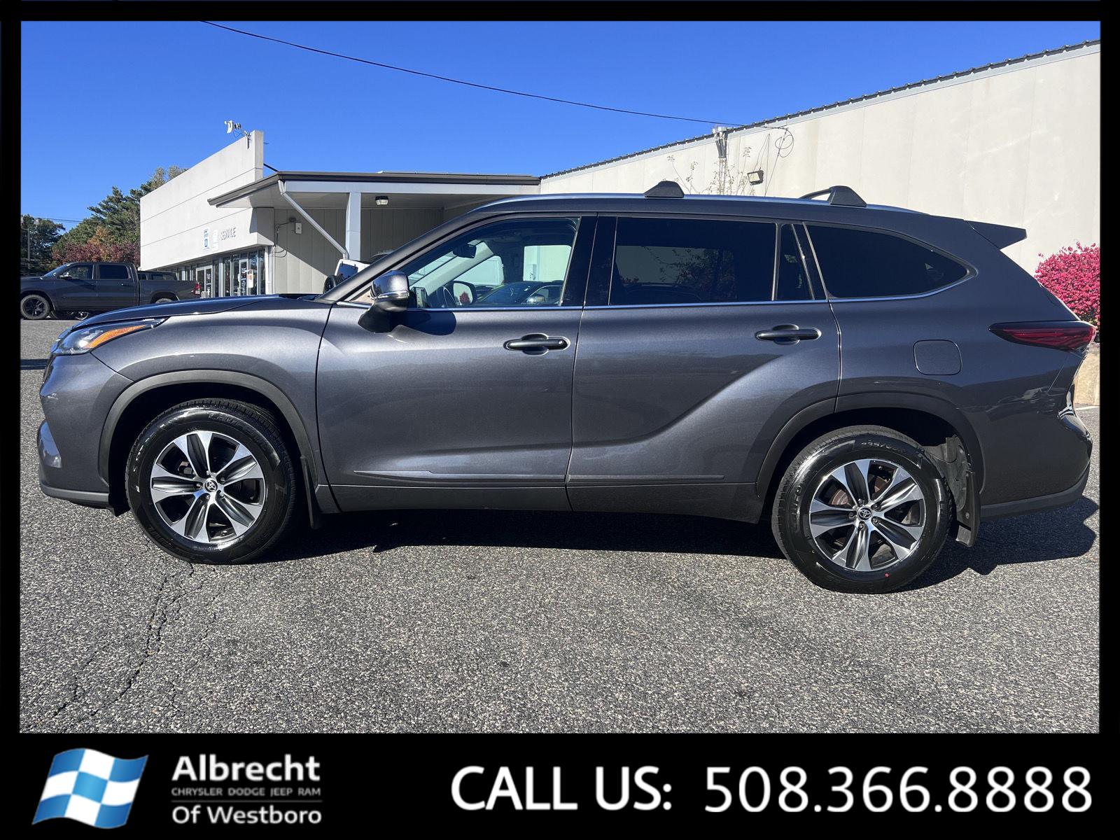 2020 Toyota Highlander XLE photo 2