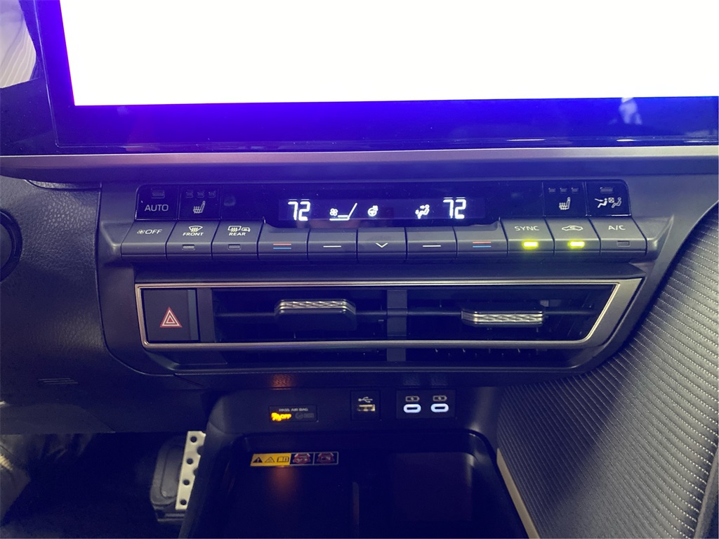 2025 Toyota Camry SE photo 16